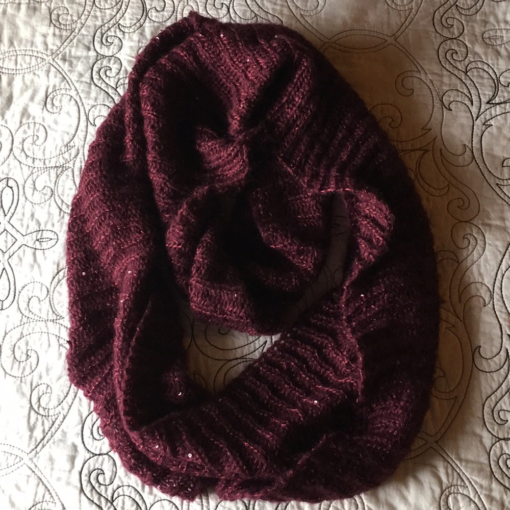 Maroon infinity scarf!